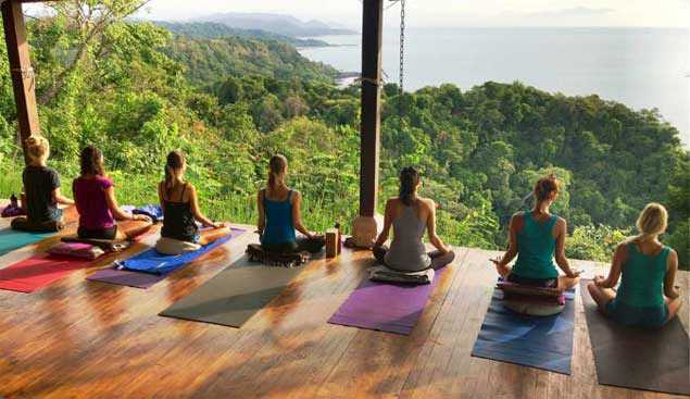 https://www.costaricajourneys.com/wp-content/uploads/2012/02/yoga-deck-meditators-800px.jpg