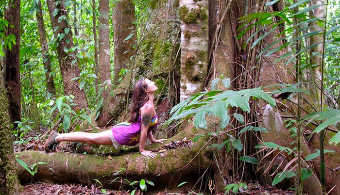 Woman-practicing-yoga-Samas