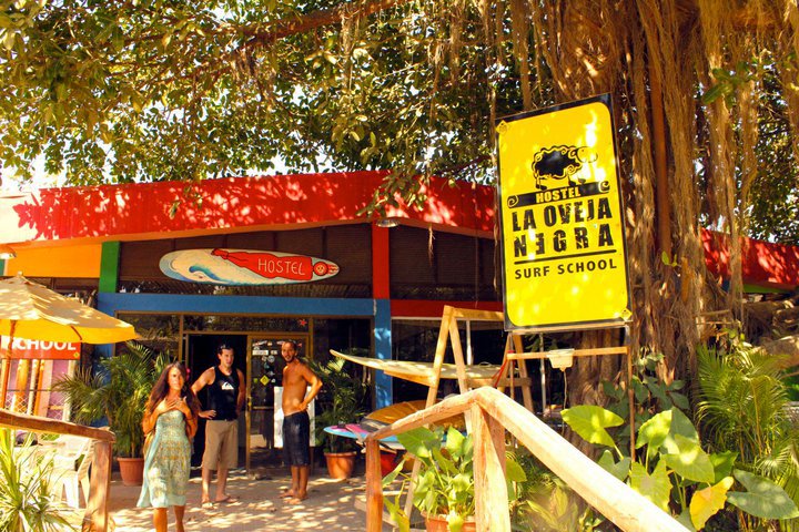 La Oveja Negra Surf Camp and Hostel 1