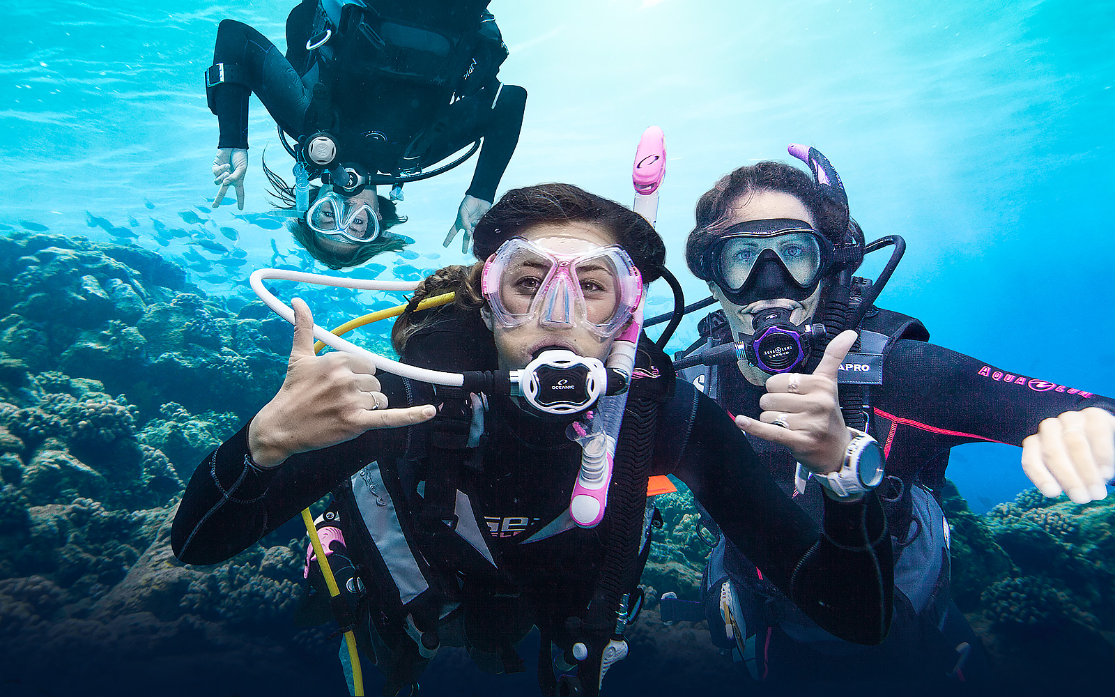women-scuba-divers-underwater-padi