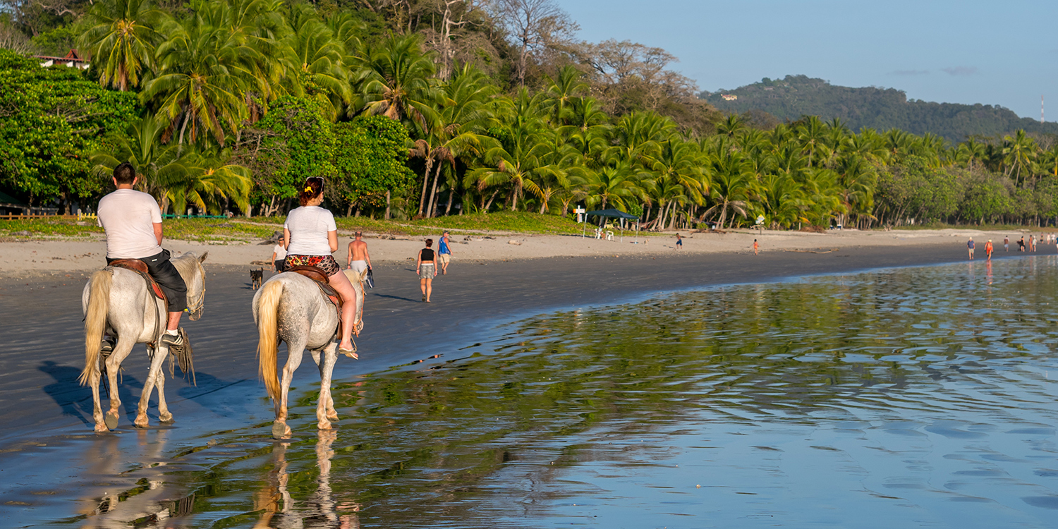 horse-riding-on-samara-beach